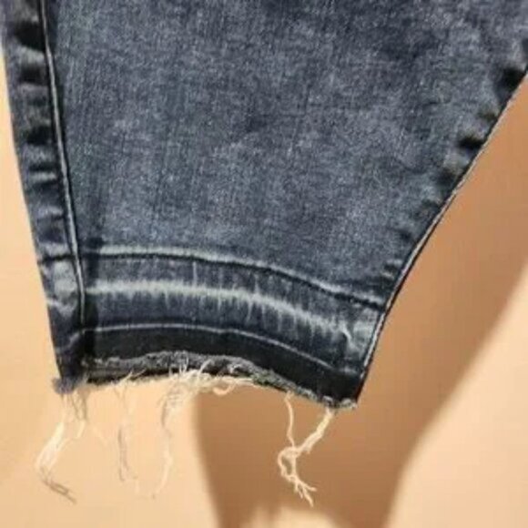 TORRID jegging distressed medium wash super soft 5 pocket design size 24 - Picture 3 of 7